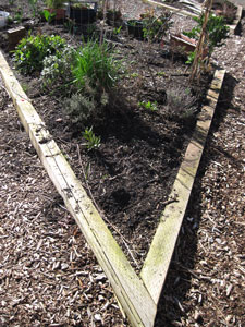 (triangular garden plot, facing south)